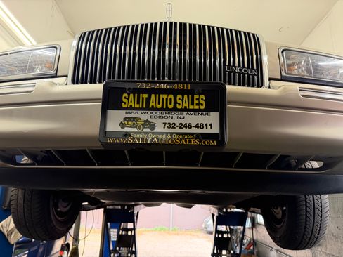 Used 1997 Lincoln Town Car Signature RWD image 34