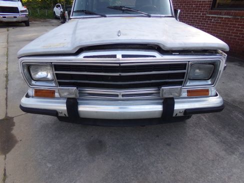 Used 1988 Jeep Grand Wagoneer image 7