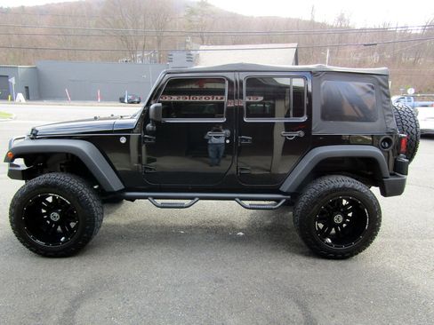 Used 2018 Jeep Wrangler Unlimited Sport image 6