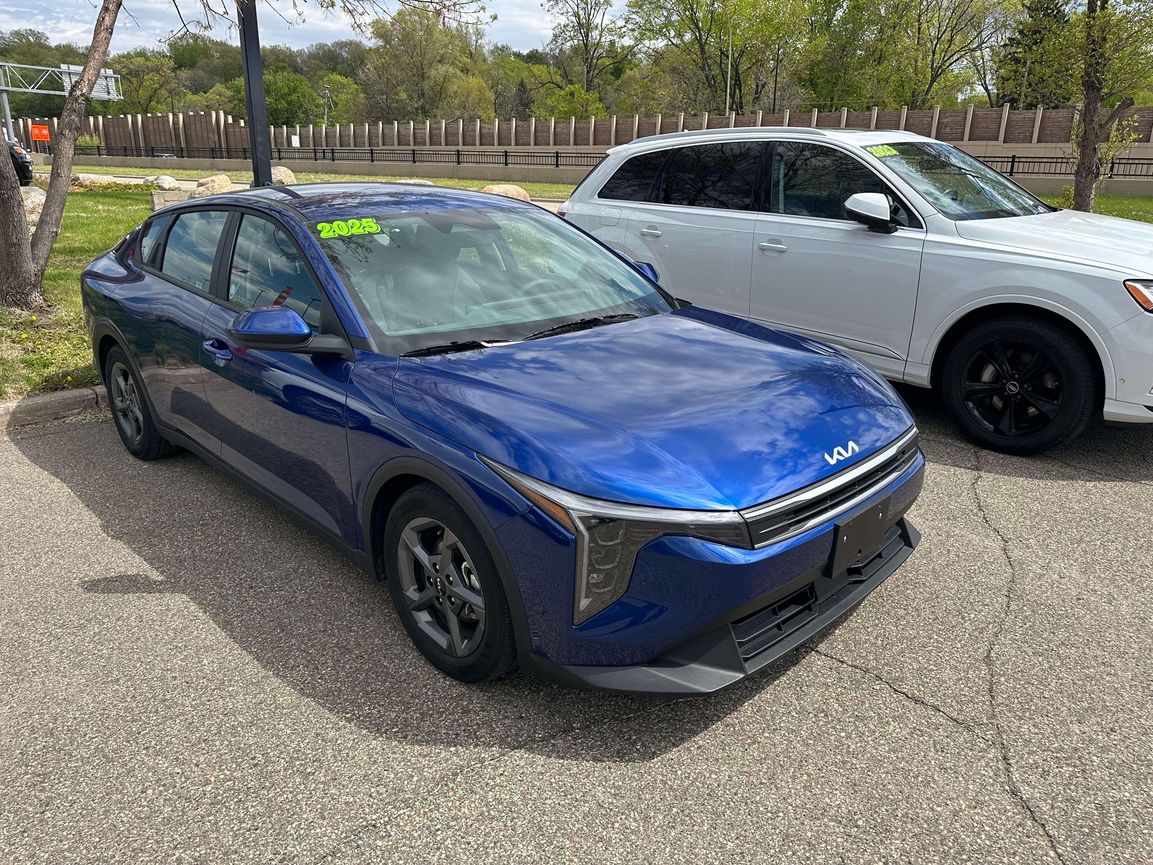 Used 2025 Kia K4 LX FWD image 2