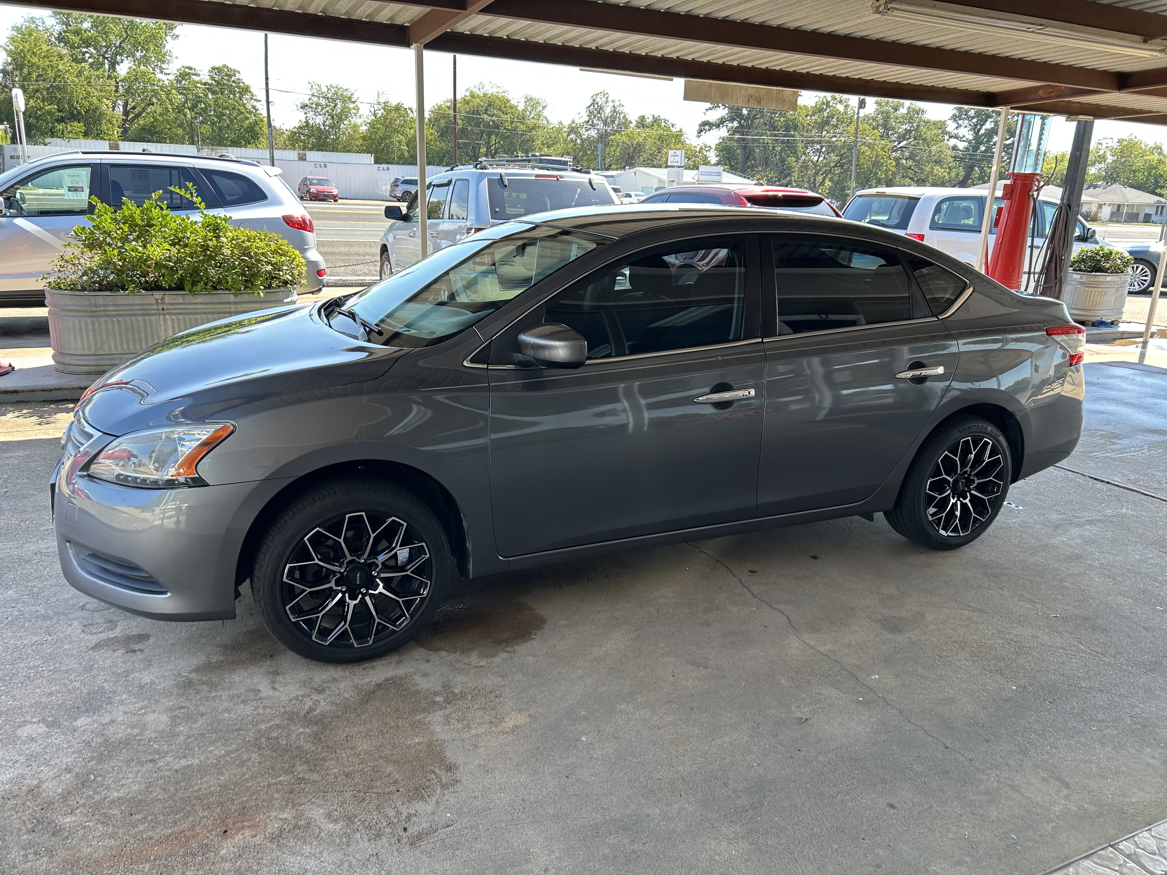 Used 2015 Nissan Sentra SV FWD image 1