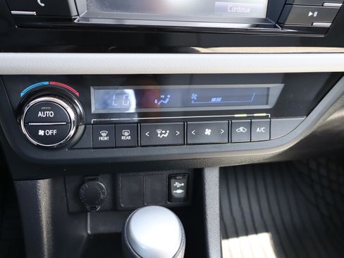 Used 2016 Toyota Corolla LE image 25