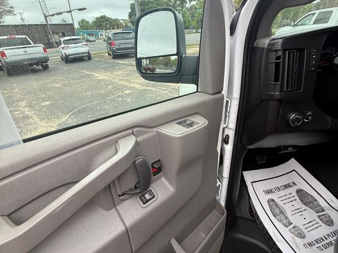 Used 2016 Chevrolet Express 2500 image 10