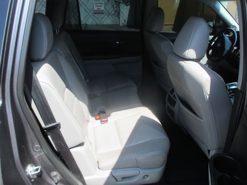 Used 2017 Honda Pilot AWD Touring image 16