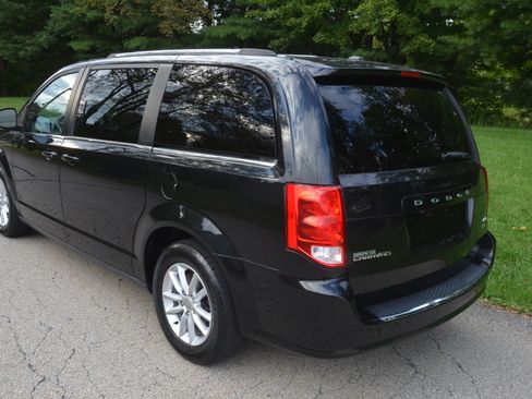 Used 2019 Dodge Grand Caravan SXT FWD image 3