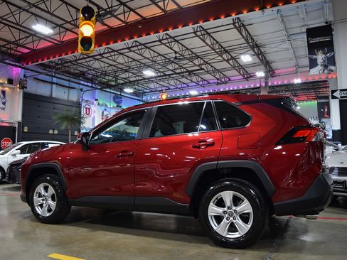 Used 2021 Toyota RAV4 XLE image 12