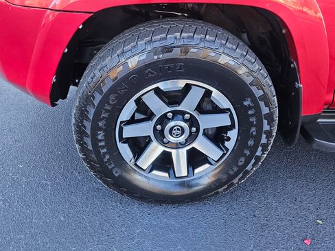 Used 2020 Toyota 4Runner image 8