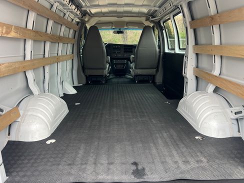 Used 2021 GMC Savana 2500 LS image 9