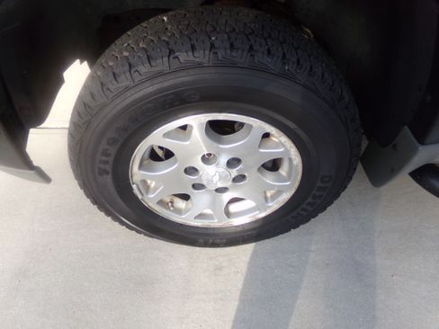 Used 2005 Chevrolet Tahoe Z71 image 15