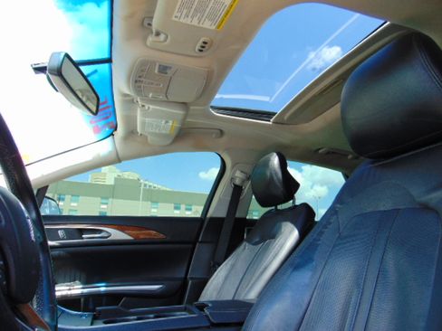 Used 2015 Lincoln MKZ image 12