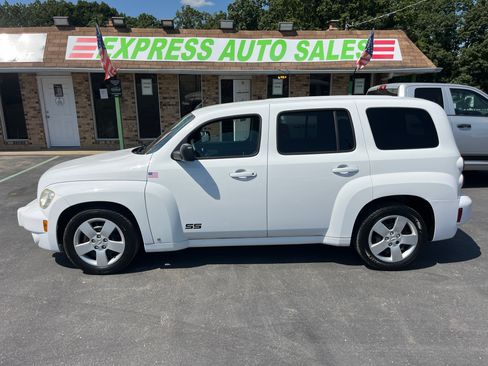 Used 2010 Chevrolet HHR LS FWD image 2