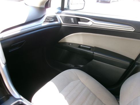 Used 2018 Ford Fusion S image 5