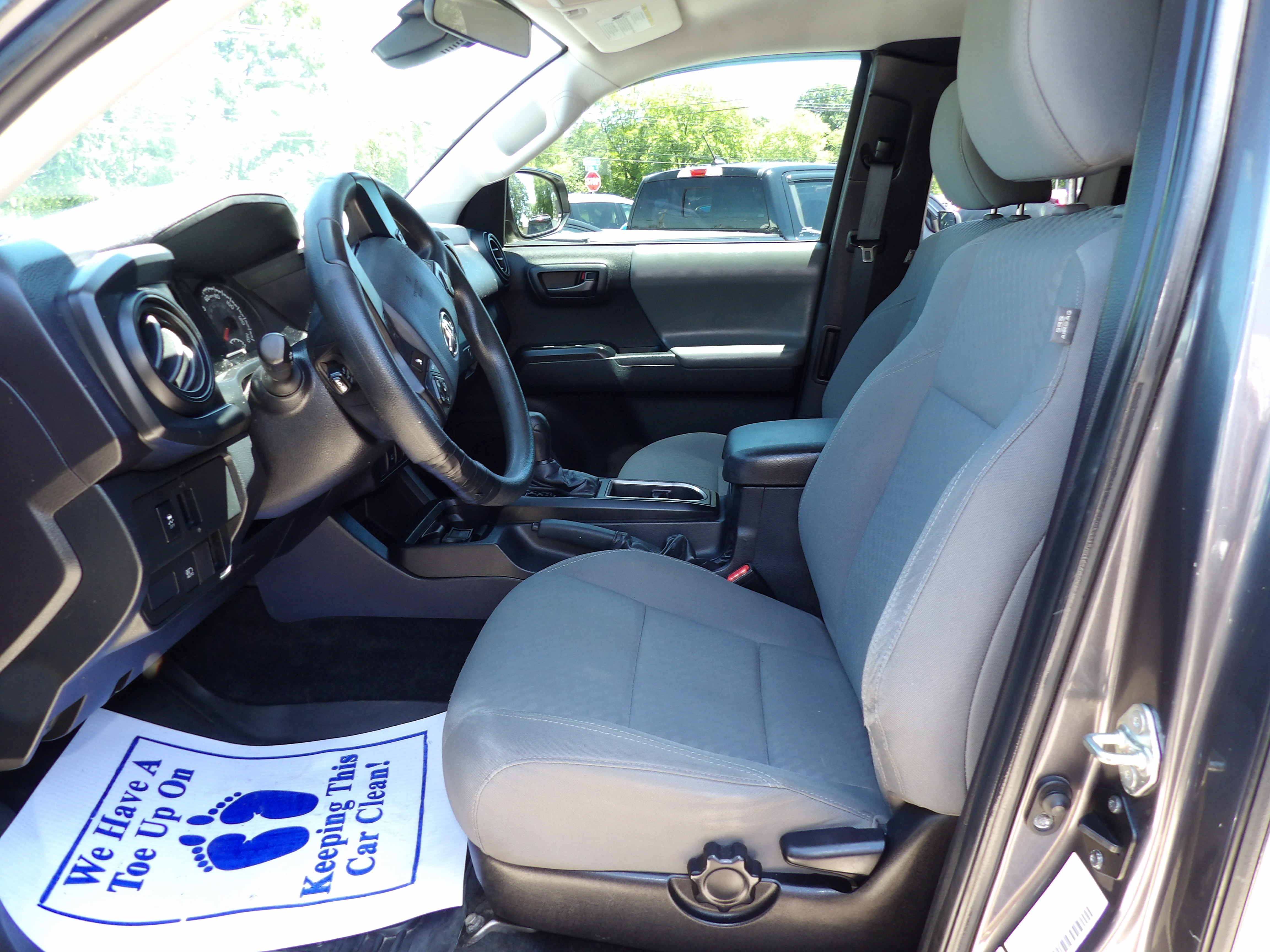 Used 2020 Toyota Tacoma SR AWD/4WD image 7