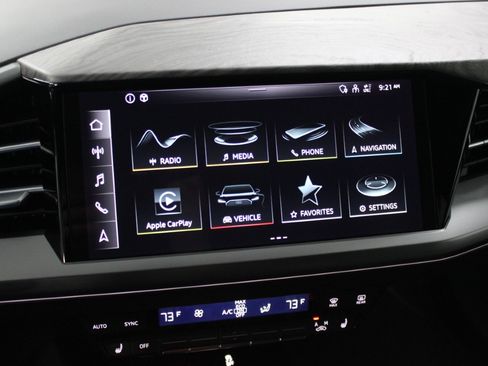 Used 2025 Audi Q4 e-tron Premium image 27