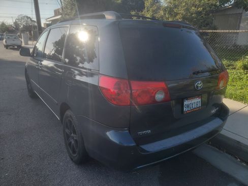 Used 2009 Toyota Sienna LE image 2