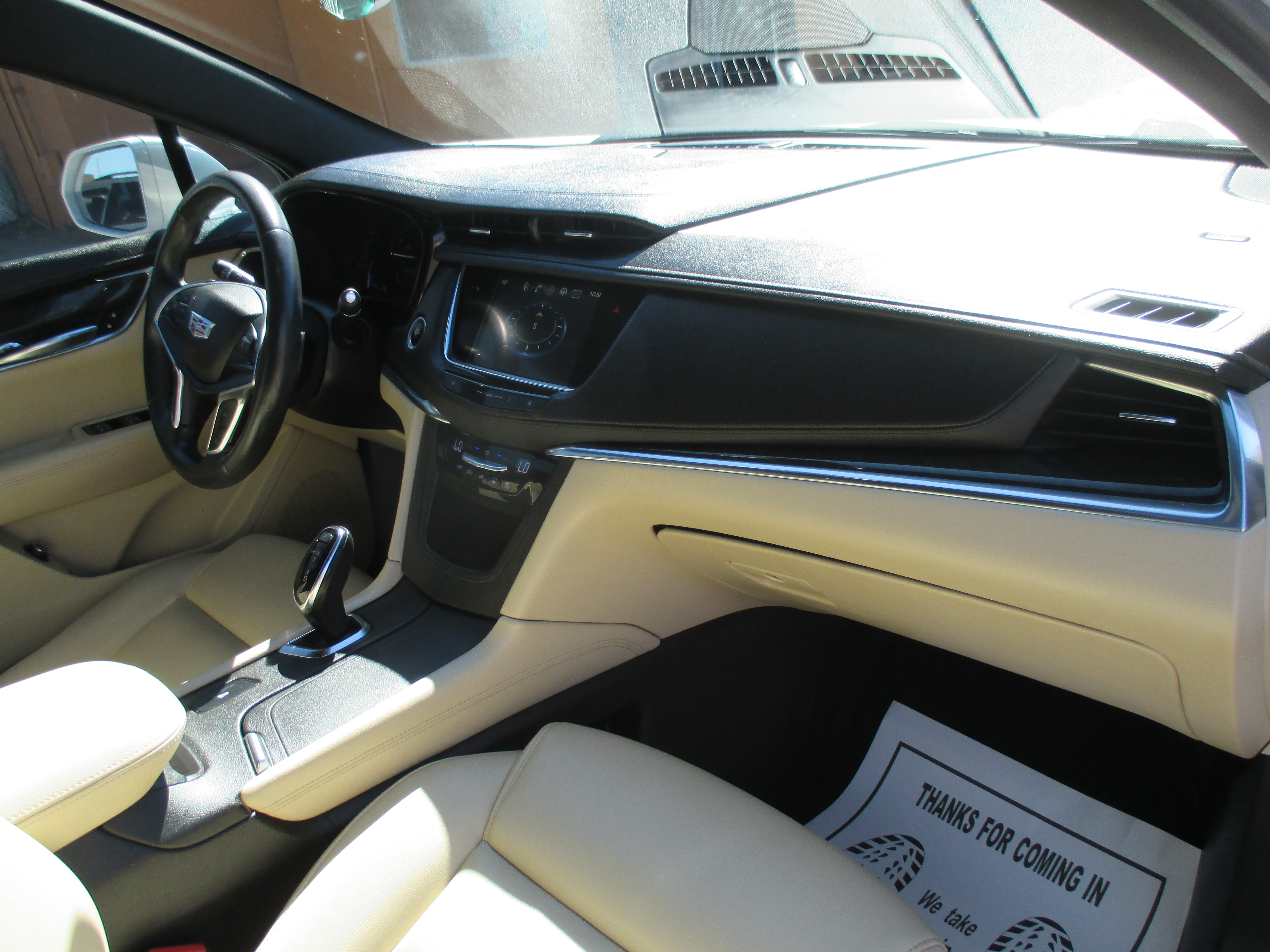 Used 2017 Cadillac XT5 Luxury Sport Utility 4D FWD image 4