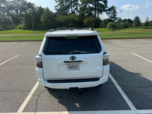 Used 2021 Toyota 4Runner 4WD SR5 Premium image 8