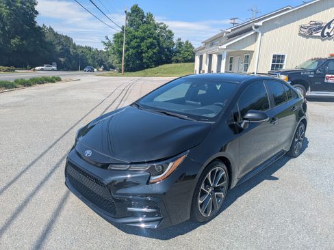 Used 2021 Toyota Corolla SE Sedan FWD image 1