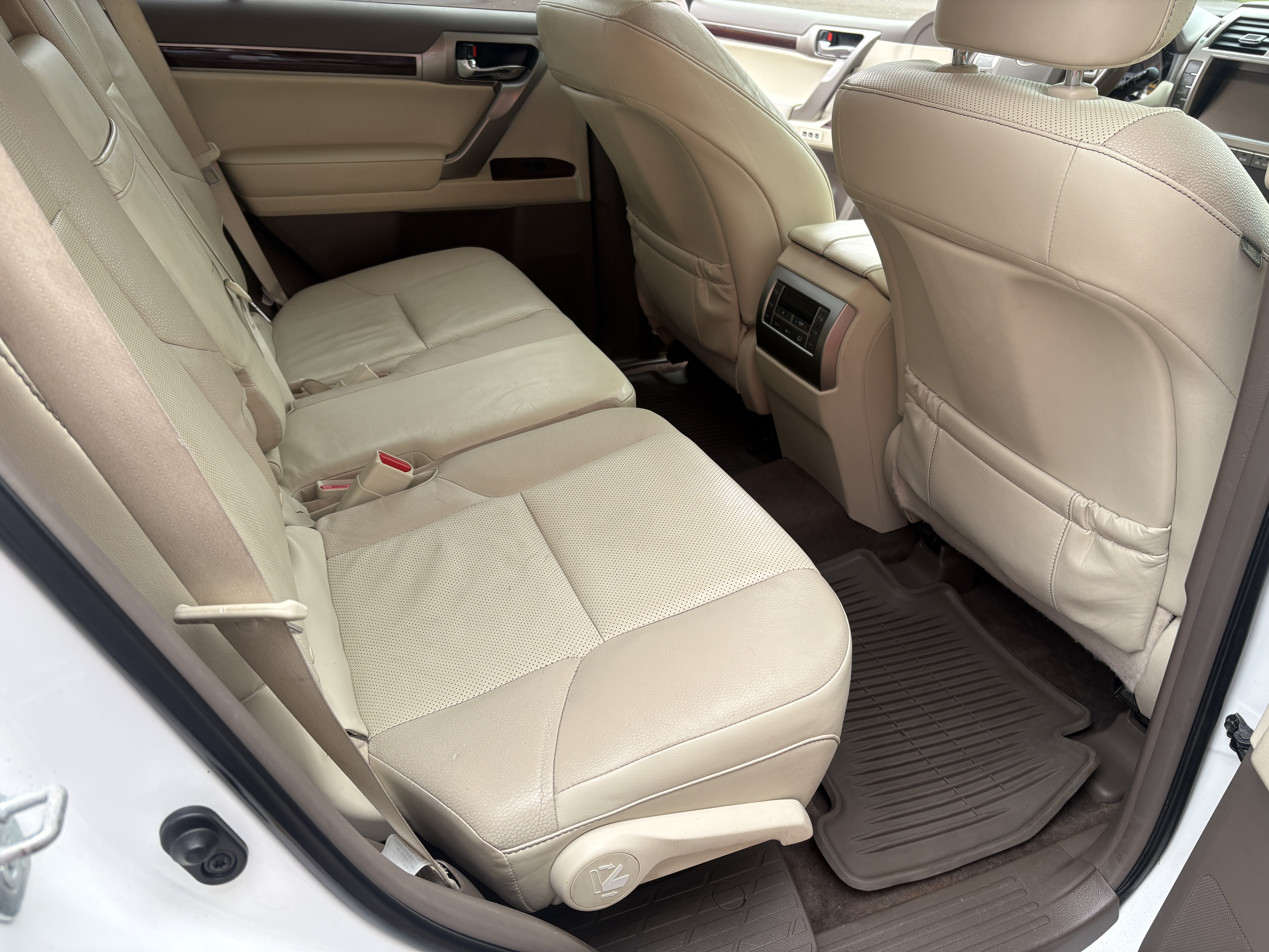 Used 2016 Lexus GX 460 4WD Premium 4.6L 8-Cyl SUV image 12