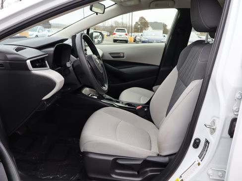 Used 2022 Toyota Corolla LE image 12