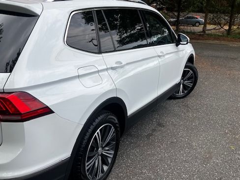 Used 2018 Volkswagen Tiguan 4Motion AWD/4WD image 4