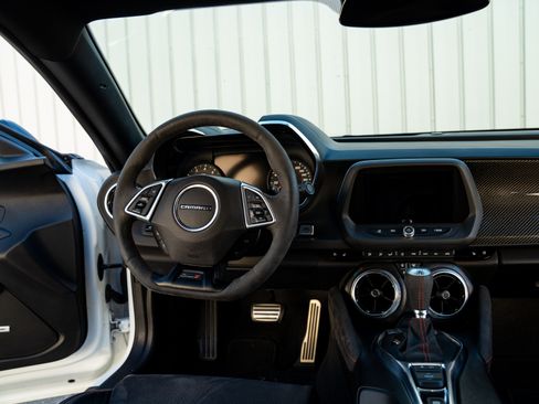 Used 2020 Chevrolet Camaro ZL1 image 30