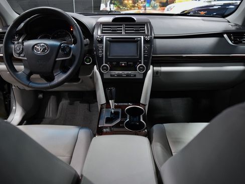 Used 2012 Toyota Camry XLE image 23