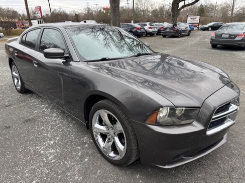 Used 2013 Dodge Charger SXT image 5