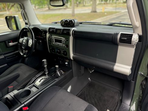 Used 2014 Toyota FJ Cruiser AWD/4WD image 16