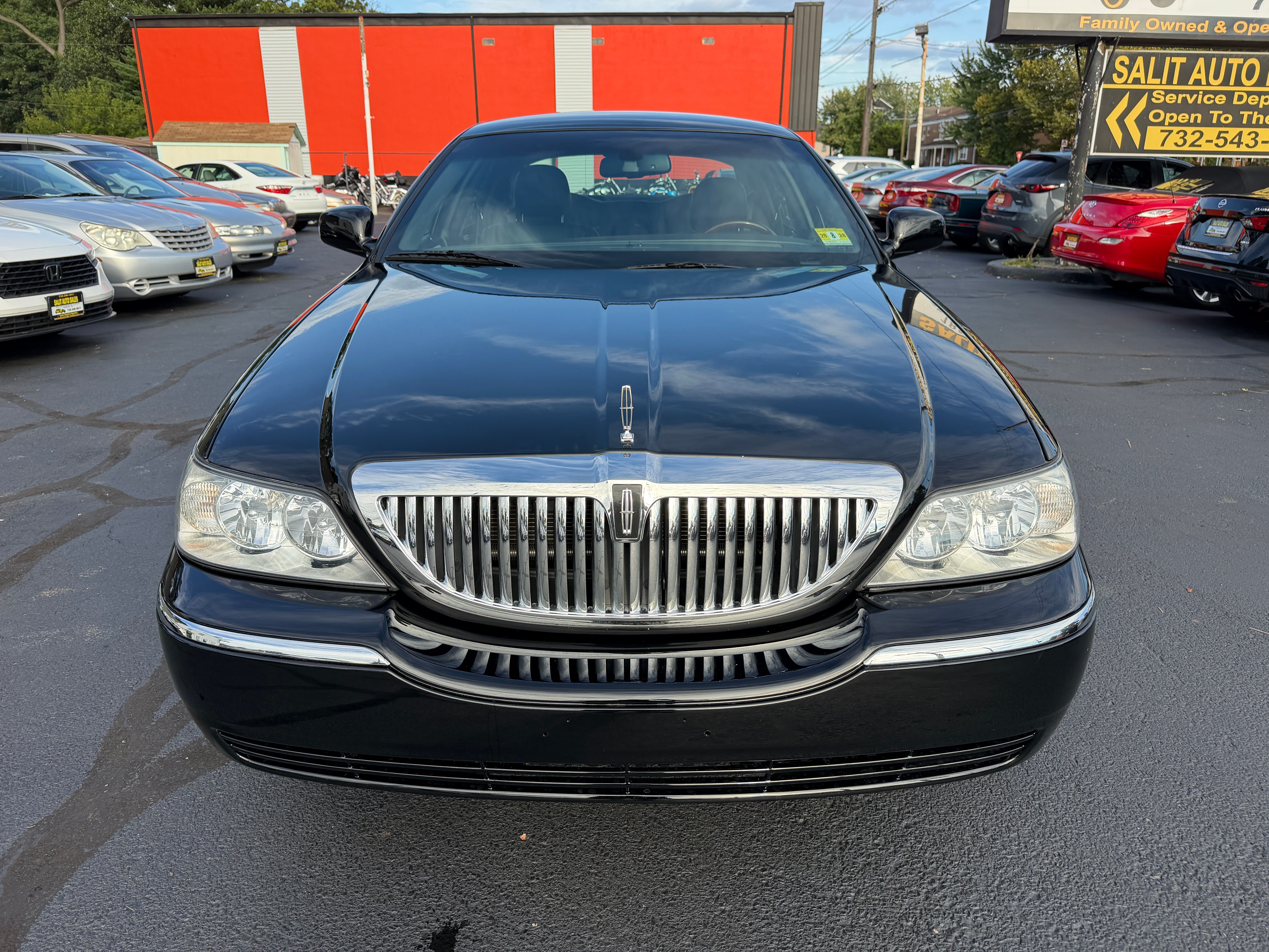 Used 2009 Lincoln Town Car Signature Limited RWD image 28