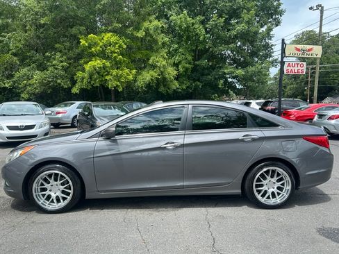 Used 2011 Hyundai Sonata SE FWD image 2