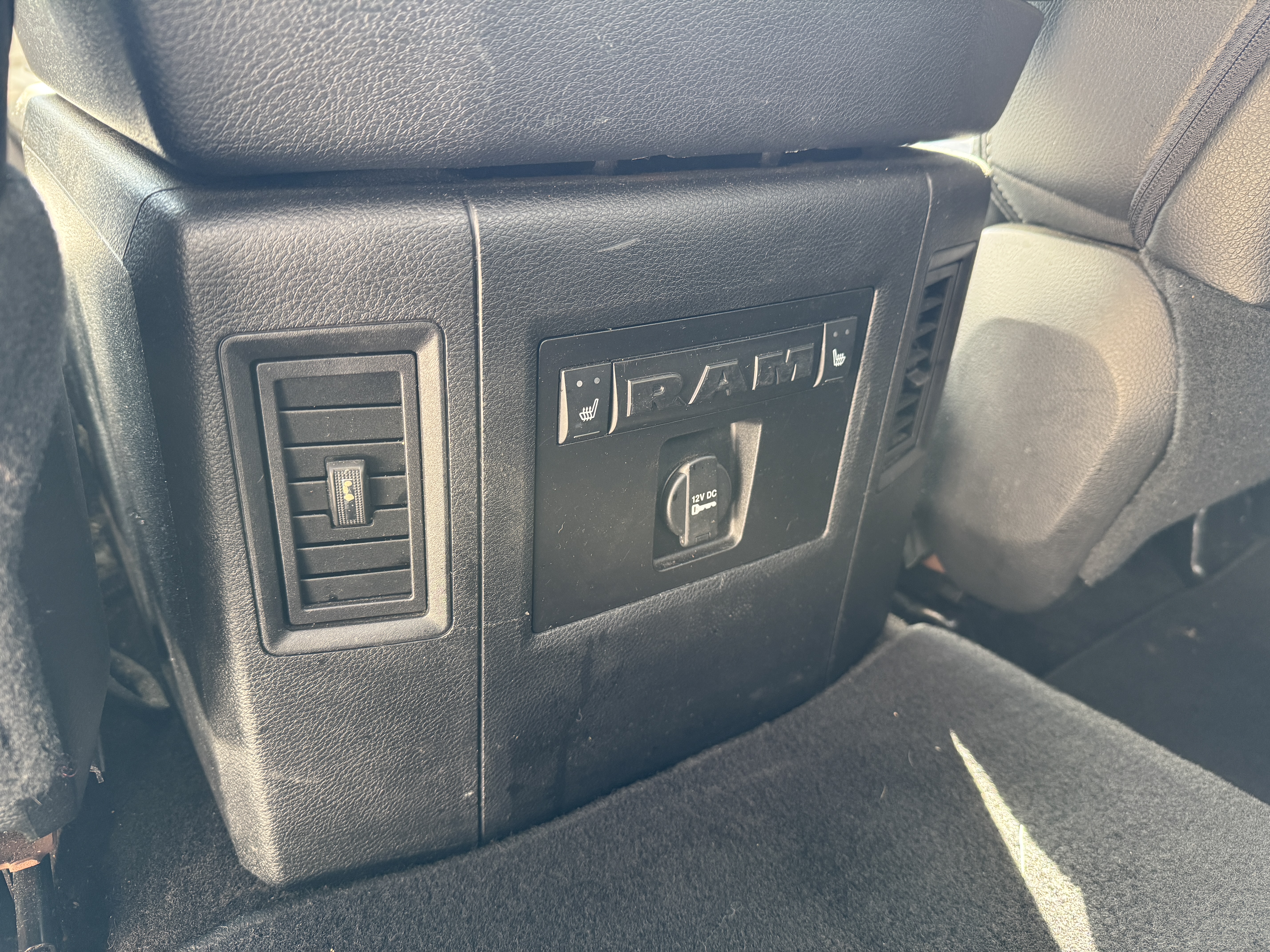 Used 2015 RAM 1500 4x4 Crew Cab Laramie image 12