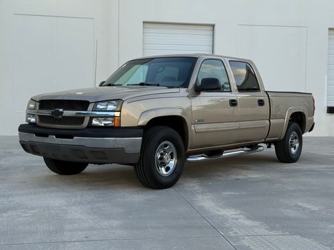 Used 2004 Chevrolet Silverado 2500 LS RWD image 1