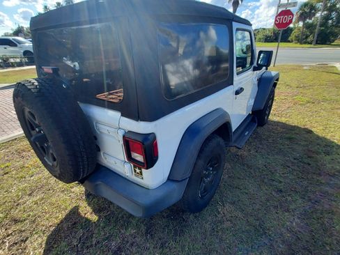 Used 2018 Jeep Wrangler Unlimited Sport image 5