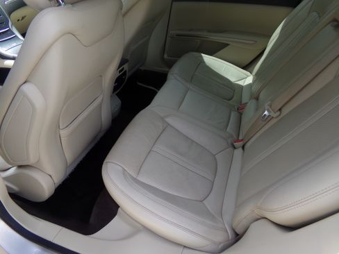 Used 2015 Lincoln MKZ image 12