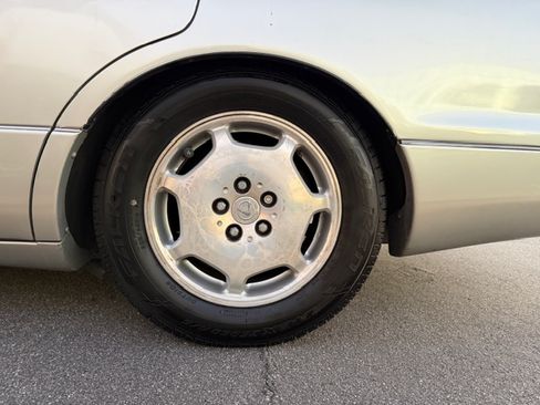 Used 2000 Lexus LS 400 image 17