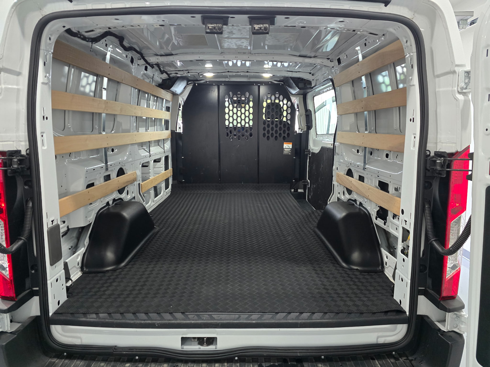 Used 2025 Ford Transit 250 Low Roof RWD image 12