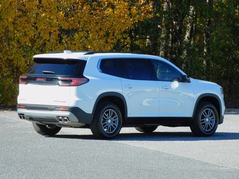 Certified 2025 GMC Acadia Elevation image 8