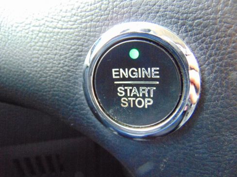 Used 2015 Ford Edge SE image 19