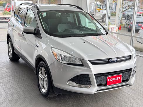 Used 2014 Ford Escape SE image 1