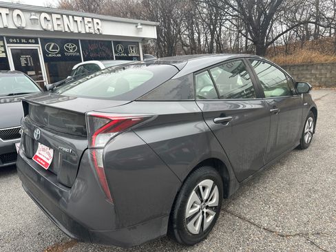 Used 2016 Toyota Prius Four image 6