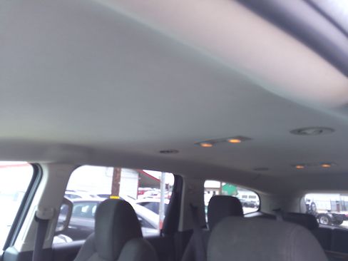 Used 2012 Chevrolet Traverse LT FWD image 32