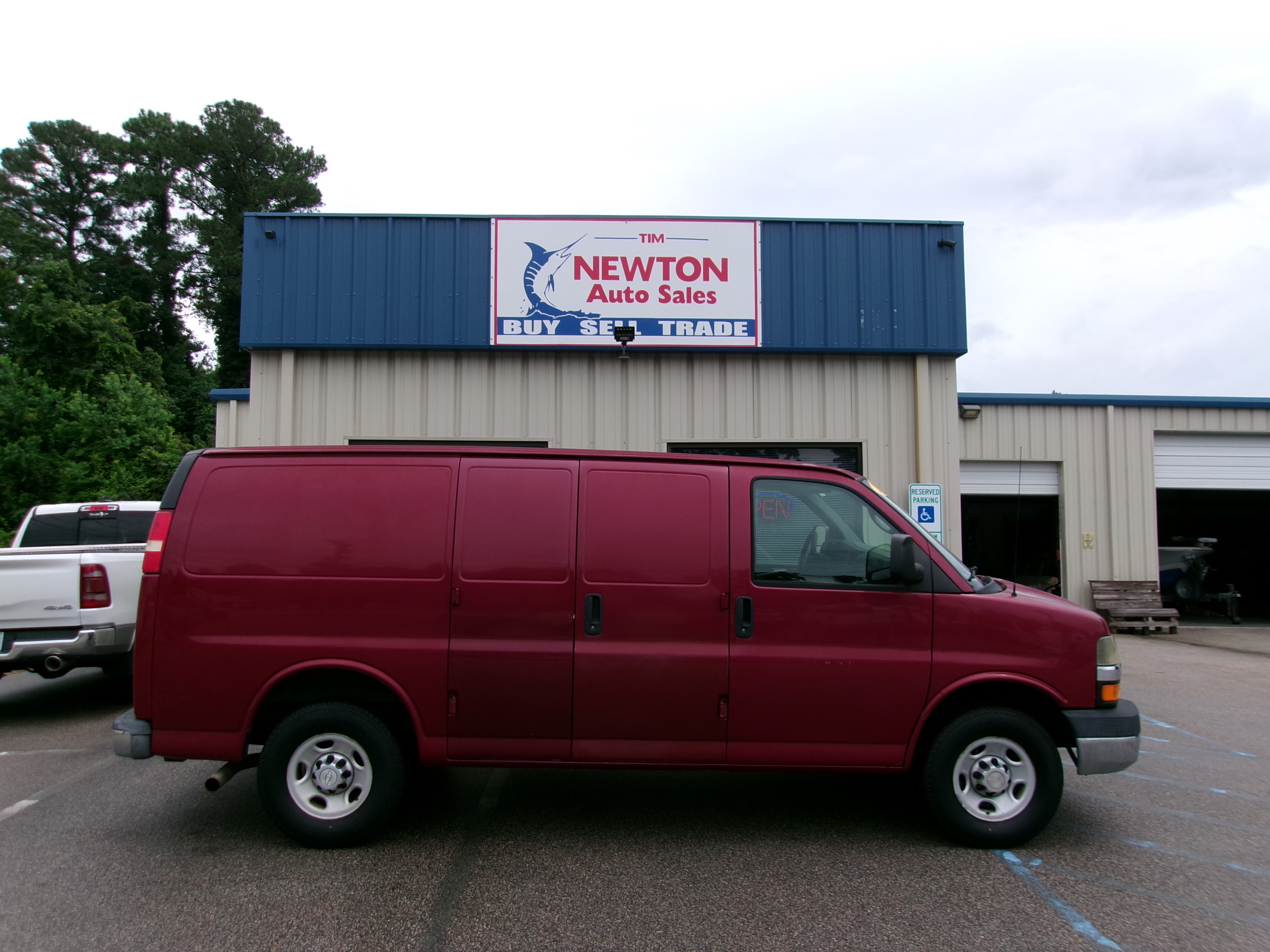 Used 2009 Chevrolet Express 2500 RWD image 1
