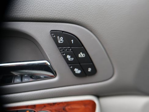 Used 2014 Chevrolet Suburban LTZ image 25