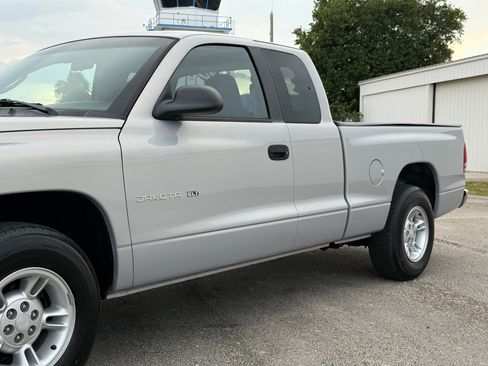 Used 2000 Dodge Dakota Sport RWD image 25