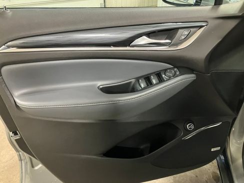 Used 2023 Buick Enclave Essence image 9