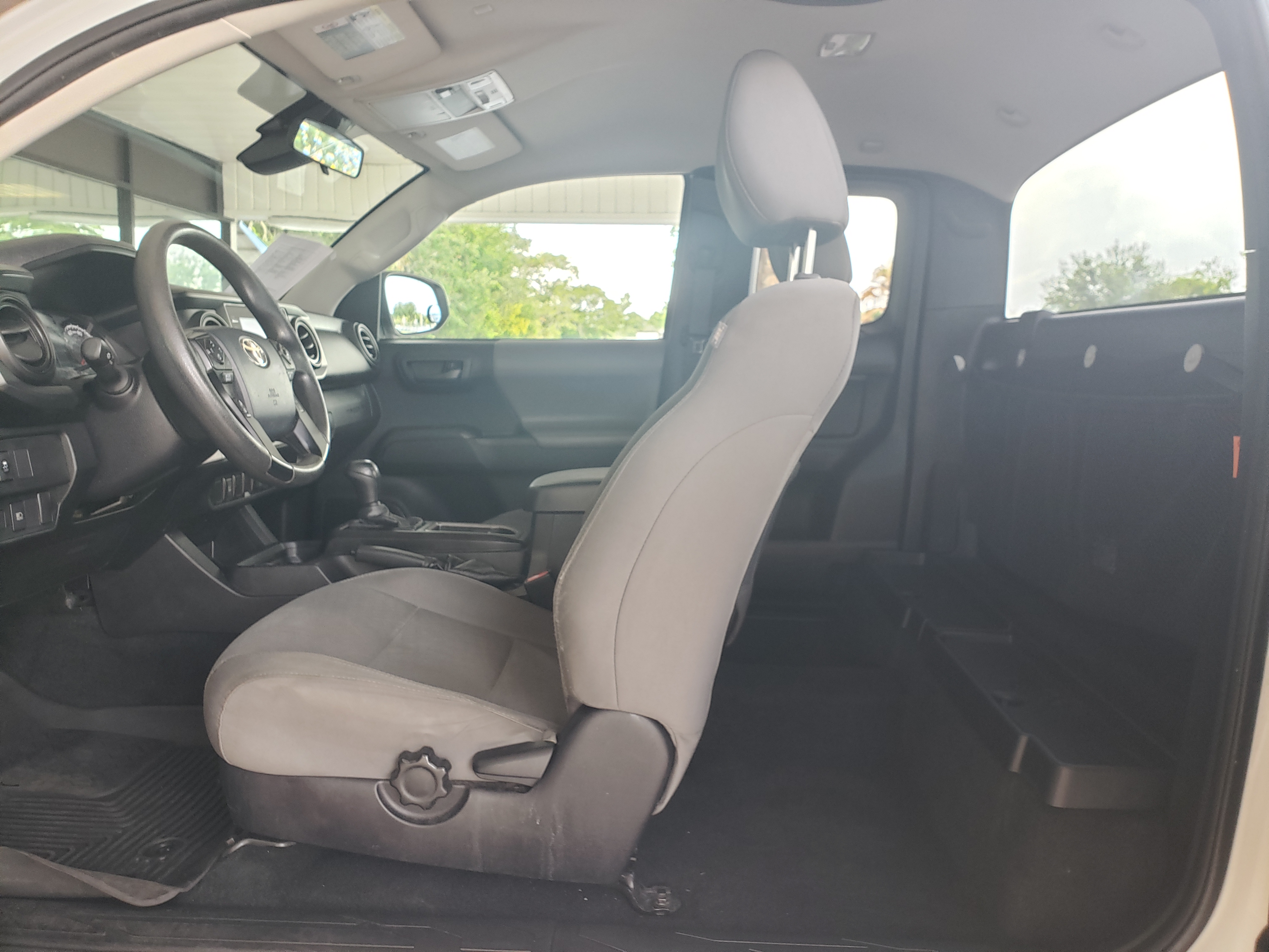 Used 2020 Toyota Tacoma 2WD Access Cab image 15