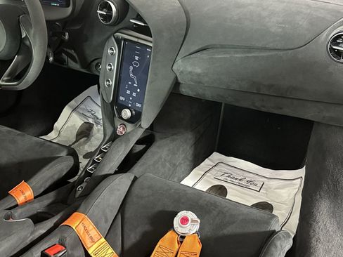 Used 2024 McLaren 750S image 10
