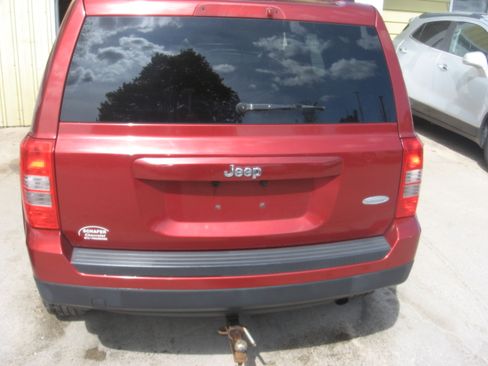 Used 2013 Jeep Patriot Latitude Sport Utility 4D FWD image 5