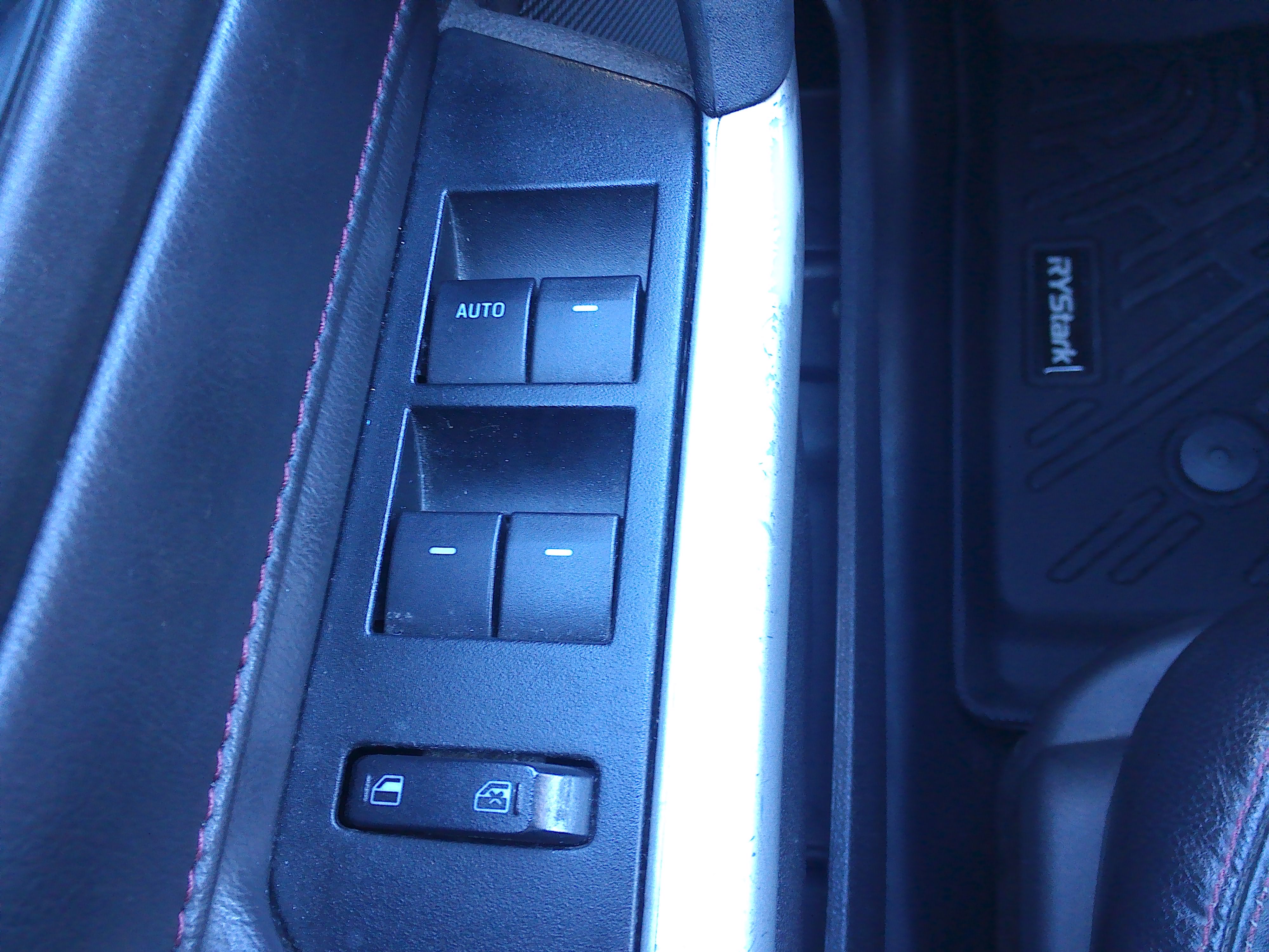 Used 2013 Ford Edge SEL FWD image 22